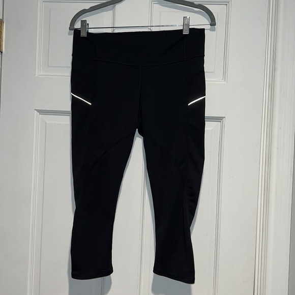 Athleta Stride Reflective Capri/Crop Legging Black Size Medium - Picture 3 of 13